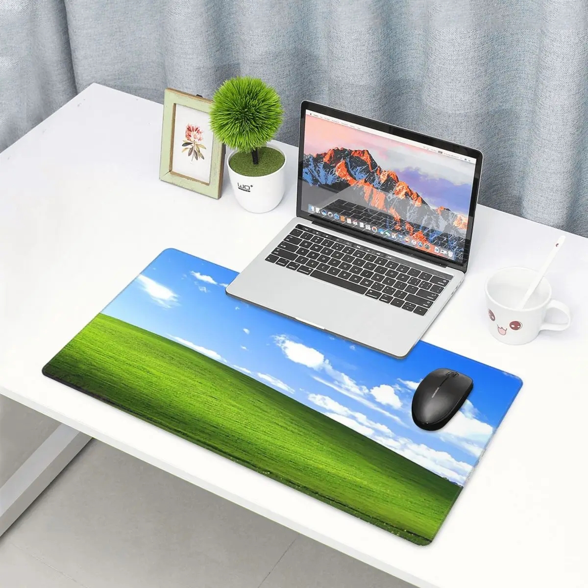 Laptop Accessories Wallpaper - لوحة ماوس كبيرة بتصميم ورق حائط